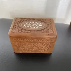 【極希少】最高級インド工芸 白檀 密彫 透かし彫り 木製ボックス 象脚 骨董 極希少】最高級インド工芸 白檀 密彫 透かし彫り 木製ボックス 象脚