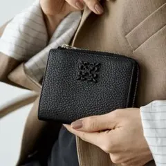 【美品】russet モノグラムプレート ハーフウォレット(SO-376) 黒のサムネイル