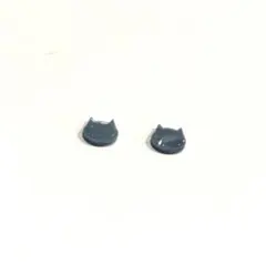 No.3988 小ぶり小さい猫　レジンハンドメイドピアス