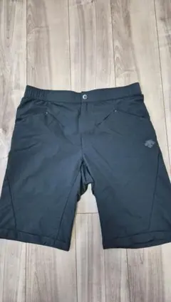 デサント　ブラック ショートパンツ Lサイズ