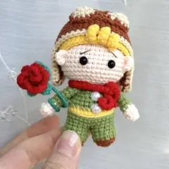 男の子のあみぐるみ　王子様　手作り あみぐるみ 人形 バラ付き
