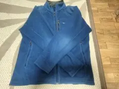 青いフリースジャケット
