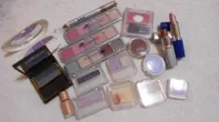 化粧品まとめ売り*アイシャドウ*アイブロー*チーク*口紅*18点