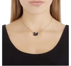 スワロフスキー　ブラック　スワン ネックレス ペンダント