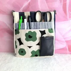 Item thumbnail for item 9bbb2852-f80a-45ac-8d9e-682b456cb9ea