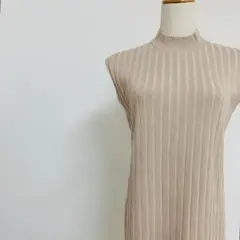 【美品】ノーブル リブニットワンピース バックボタン ベージュ