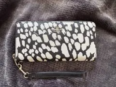 スポット模様 レザー長財布