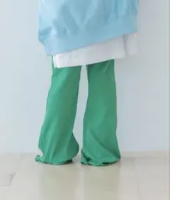 ローリーファームリブ素材 グリーン カットフレアパンツ