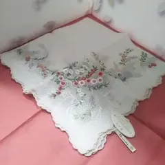 ○3500#0212　ポワンポワン ベトナム手刺繍 ハンカチ　花柄　1124