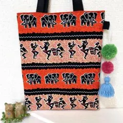 アフリカ布ハンドメイドトートバッグ…総裏、内ポケット付き、ポンポンタッセル付