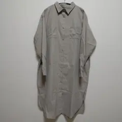 再値下げ　新品タグ付き　LAKOLE 前開きシャツワンピース　ロング　グレージュのサムネイル