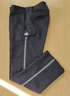 adidas ゴルフパンツ 黒 ベンチレーション機能