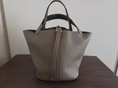 キューブバッグ　PMサイズ エトゥープ シルバー金具 キューブバッグ PMサイズ エトゥープ シルバー金具 - メルカリ