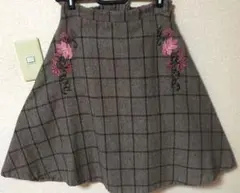フレアースカート　ブラウン　花刺繍のサムネイル