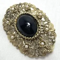 ヴィンテージ風金色のレースブローチ 黒石 パール装飾 刻印 103r