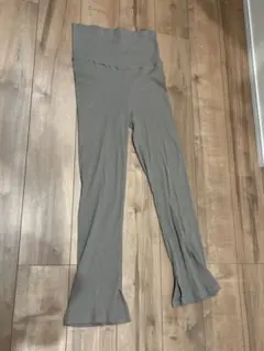 マタニティパンツ リブフレアパンツ グレージュ