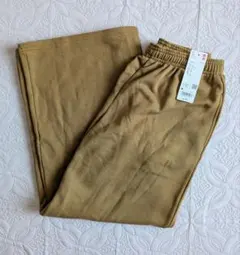 カーキ ワイドパンツ