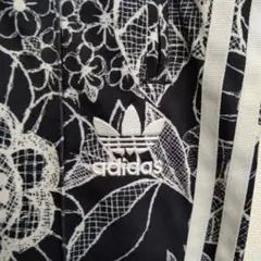 adidas 花柄パンツ