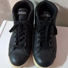 adidas ブラック ハイカットスニーカー