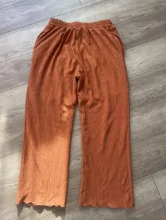 オレンジ色