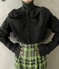 【新品未使用】AMERI CROPPED BIG RIBBON SHIRTのサムネイル