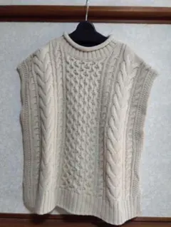 DouDou アイボリー ケーブル編み ニットベスト