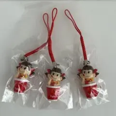 非売品ペコちゃんストラップ　カップインペコちゃん　セブンイレブン　赤3つ