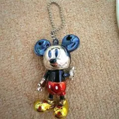 ディズニー　ミッキーマウス　ミッキー　キーホルダー　ぶらぶら　メタリック