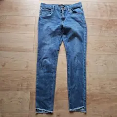 ☆２３区デニム☆裾切りっぱなしデザインスキニーデニム☆美ライン３６美品☆