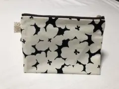 ハンドメイド　花柄ぺたんこポーチ