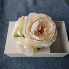 未使用コサージュ　髪飾り　花　エクリュ