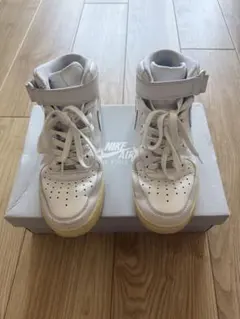 NIKE AIR FORCE 1 MID ホワイト