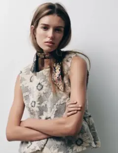 フラワープリント構造ペプラムトップス　Mサイズ【2/2迄の出品になります】