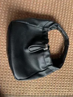ブラックレザーハンドバッグ