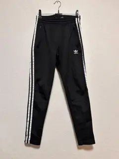 adidas ブラックジャージパンツ