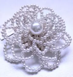 ホワイトパール 花形ブローチ 未使用