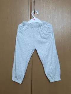 グレーのゴム入りスウェットパンツ 100cm
