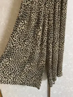 値下げ❗️ ZARA 豹柄プリーツパンツ