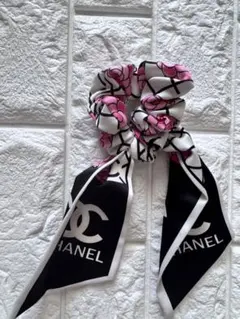 花柄シュシュ スカーフ付き　CCロゴ入り　ヘアゴム　ホワイト