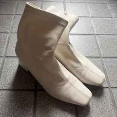 GU ホワイト レザー ショートブーツ 中ヒール