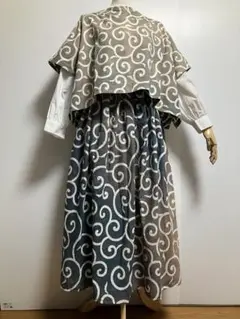 古布風呂敷リメイク　ベストとスカートのセットアップ　昭和レトロな緑色唐草模様　綿