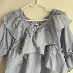 フリル付きライトブルー半袖ブラウス　オフショル　五分丈