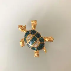 亀モチーフ ゴールドカラー ブローチ