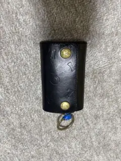 イルビゾンテキーケース 黒　青