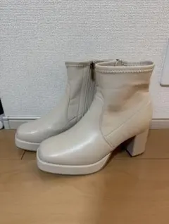 ベージュ 厚底ショートブーツ ジッパー付き