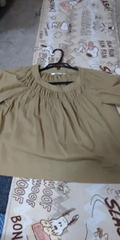 ユニクロ カーキ シャツ