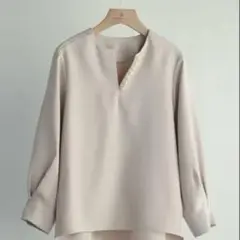 ベージュ Vネック 長袖シャツ Mサイズ