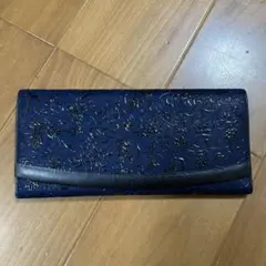 ♡印傳屋 INDEN-YA 長財布 紺地黒漆 花唐草模様のサムネイル