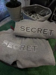 liltjay着用 secretセットアップ グレー - メルカリ
