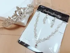アクセサリー3点セット ティアラ＆イヤリング&ネックレス 結婚式 ウェディング